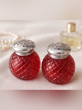 Vtg Avon Ruby Red Glass Powder Sachets – “Unforgettable” MCM Decor (Set of 2)